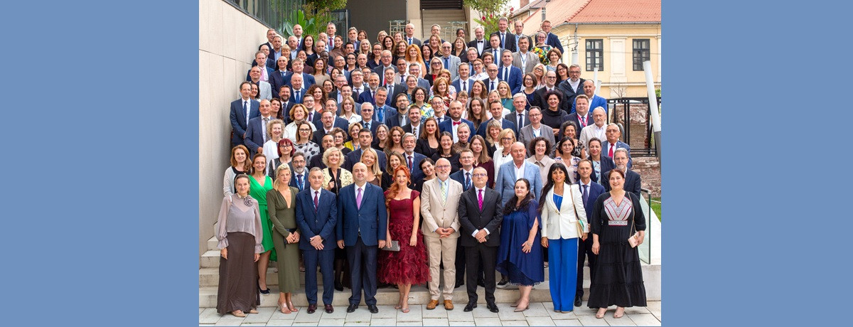 Foto de grupo dos participantes do 33º Encontro Anual dos Auditores Europeus dos Fundos da Coesão