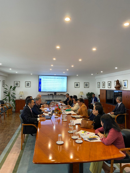 Foto panorâmica da reunião