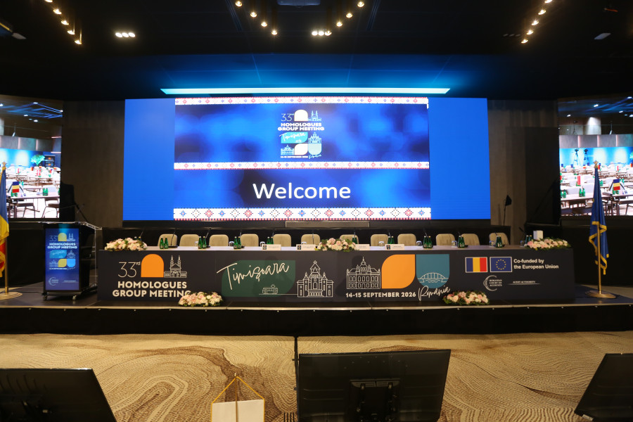 Foto do palco da conferência 33rd Homologues Group Meeting.
