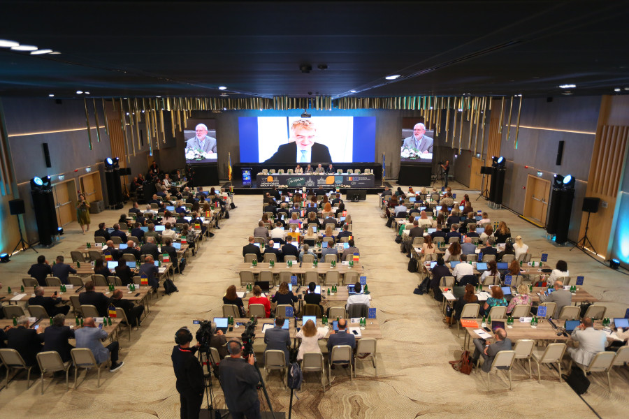 Vista panorâmica de toda a sala de conferência durante a 33rd Homologues Group Meeting