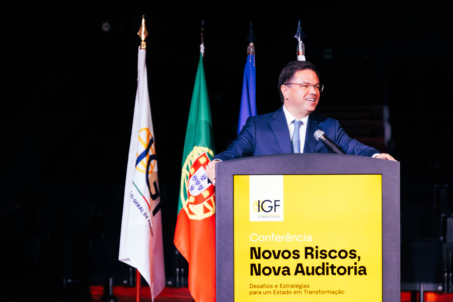 Ministro Adjunto e da Reforma do Estado a discursar na conferência da IGF