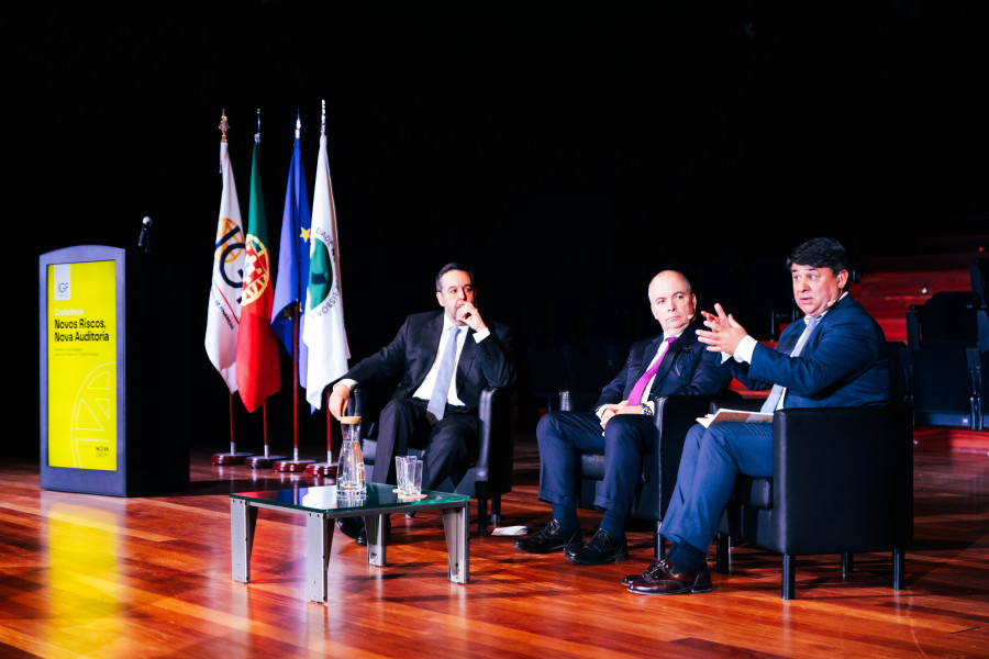 Debate com o Subinspetor-Geral da IGF, o Presidente da Comissão Nacional de Acompanhamento do PRR e o Auditor na Joint Audit Directorate for Cohesion da Comissão Europeia na conferência