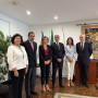 Foto de grupo da Direção com a Senhora Secretária de Estado da Administração Pública