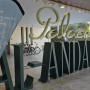 Imagem da entrada do hotel Al-Andalus Palace com as letras em 3 D