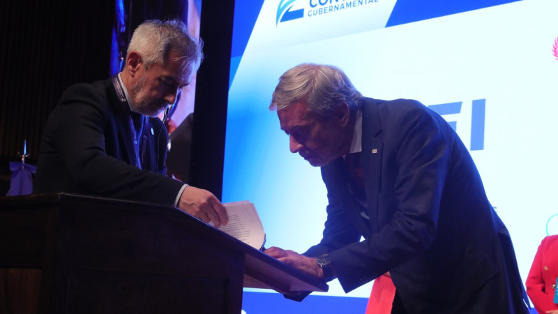Inspetor-Geral a assinar os Estatutos da Rede Ibero-americana de Organismos de Controlo Interno Governamental